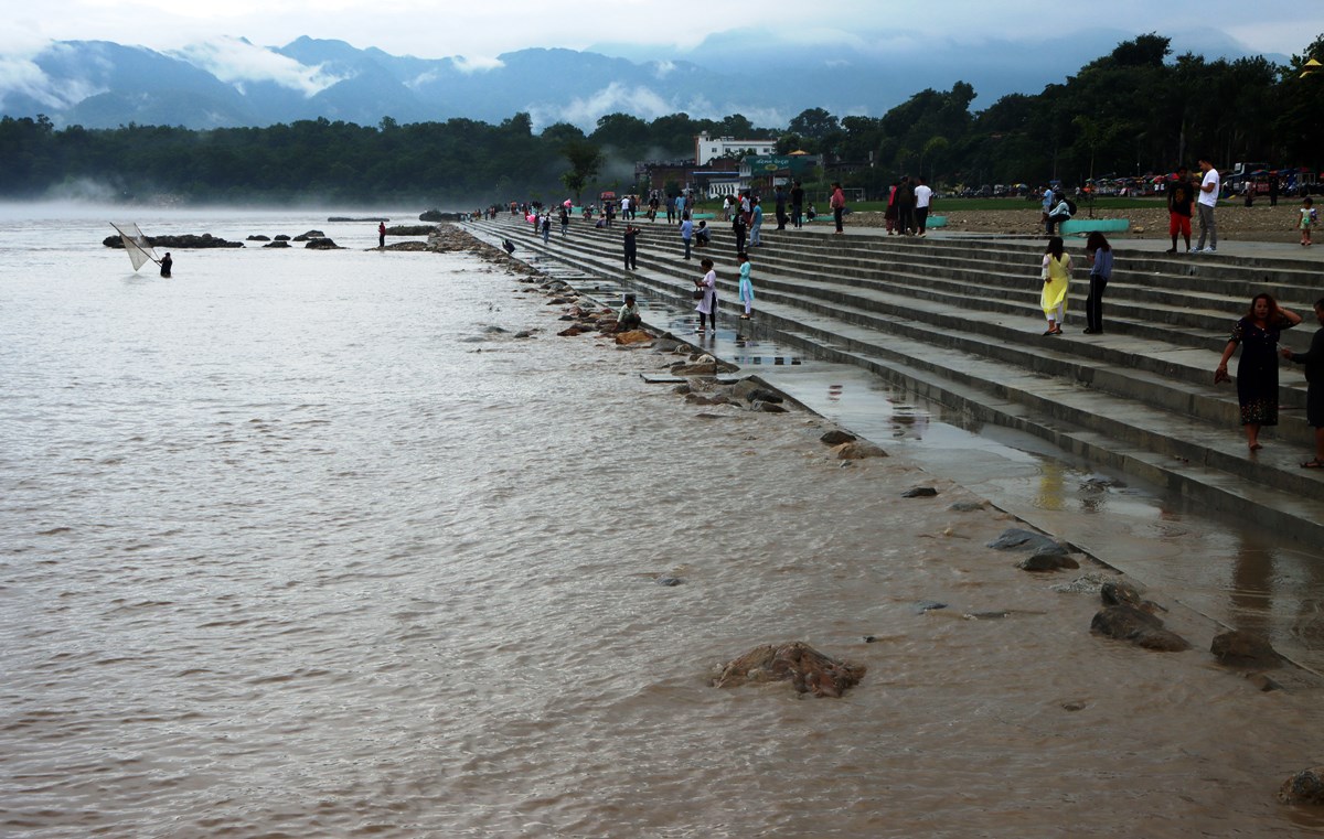 नारायणी नदीमा डुबेर युवकको मृत्यु