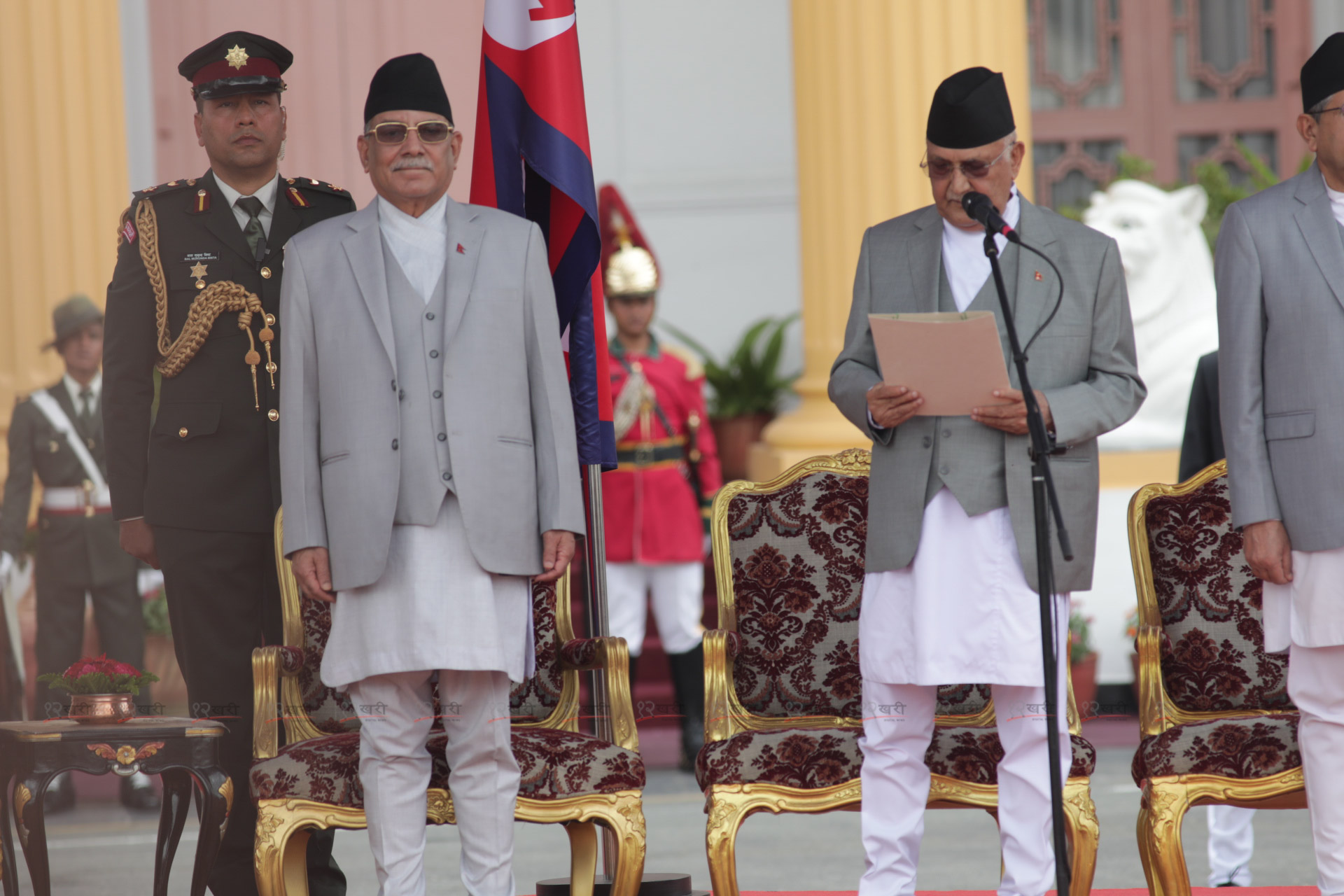 प्रधानमन्त्री ओलीको शपथ (तस्बिरहरू) 