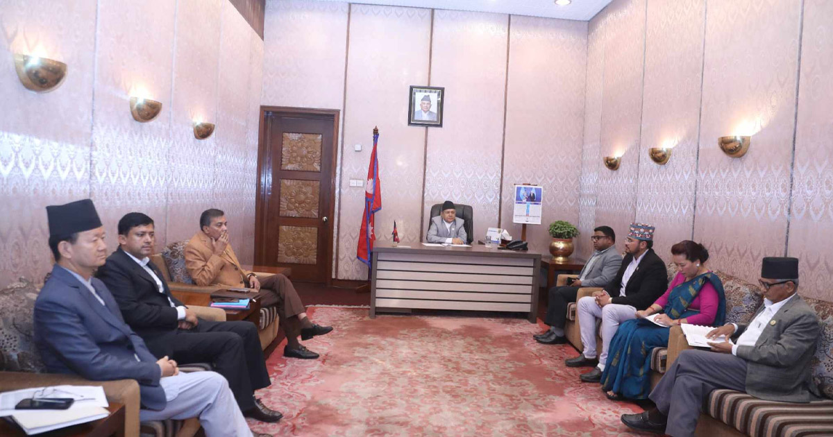 प्रमुख सचेतकसँग छलफलमा सभामुख
