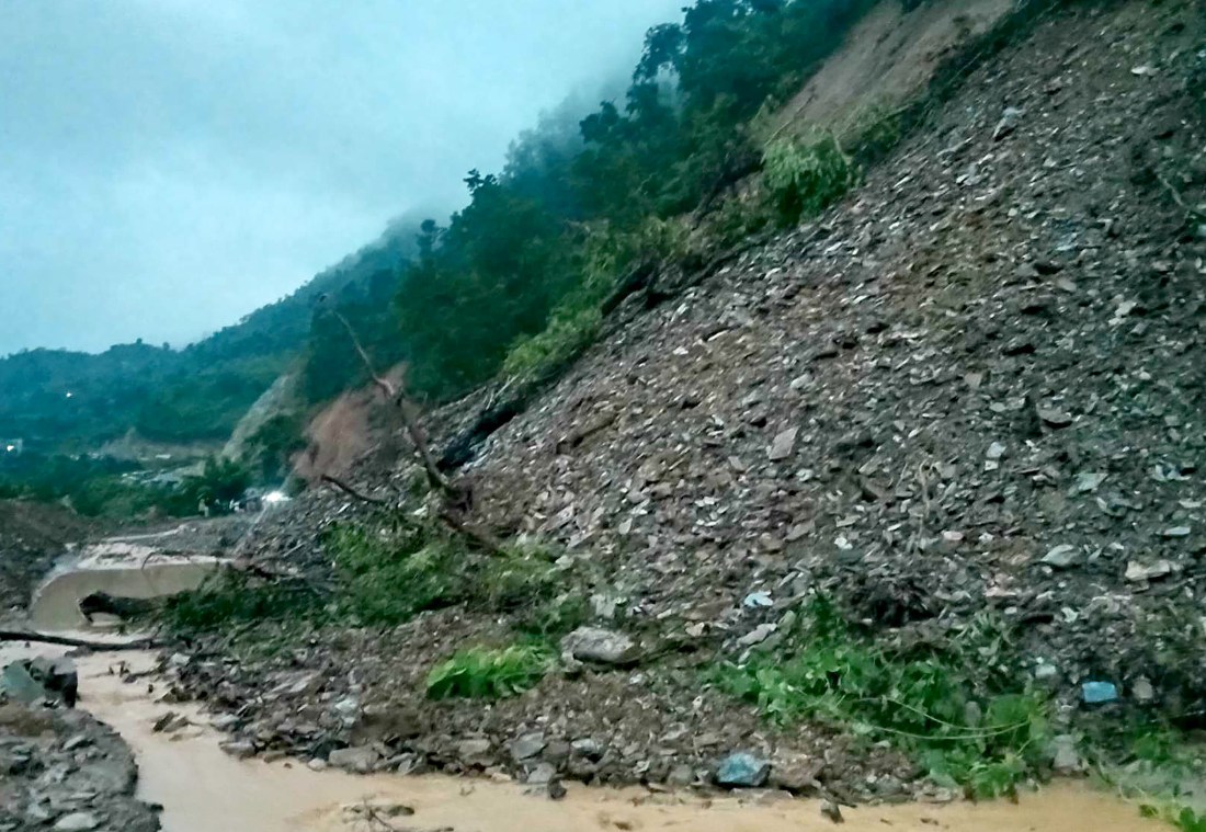 पहिरोले पृथ्वीराजमार्ग अवरुद्ध