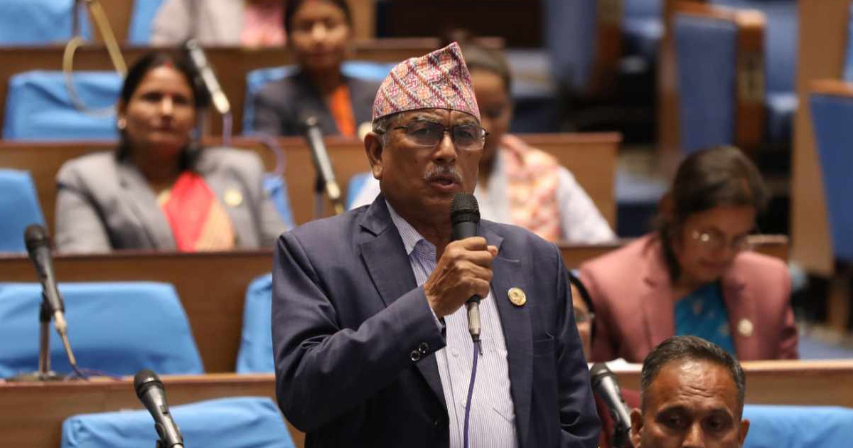 'पक्राउ पुर्जी जारी भएका सांसद प्रधानमन्त्रीसँगै बस्ने सुशासनको कुन नमुना हो ?'