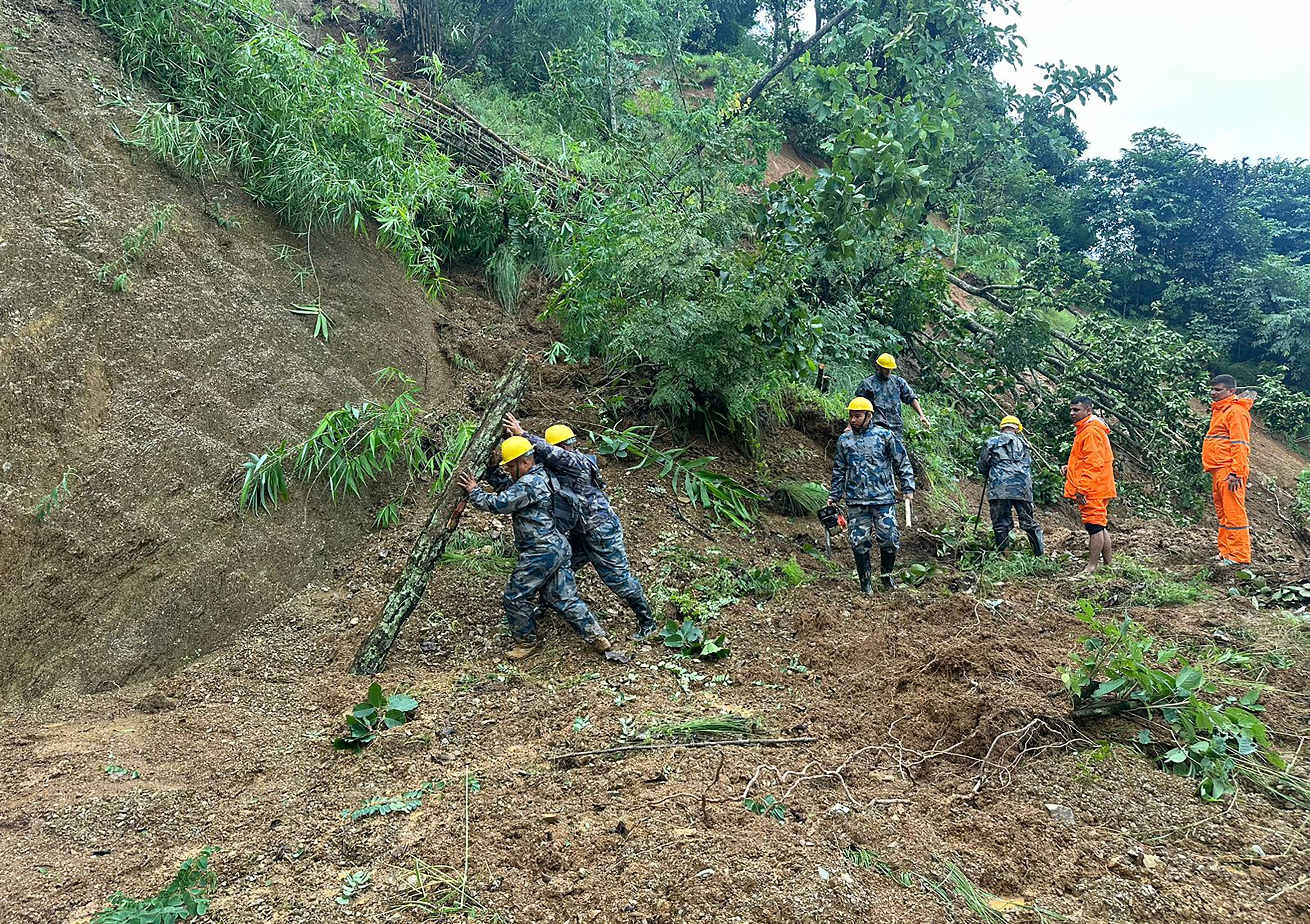 काठमाडौंसहित यी स्थानमा सडक अझै अवरुद्ध