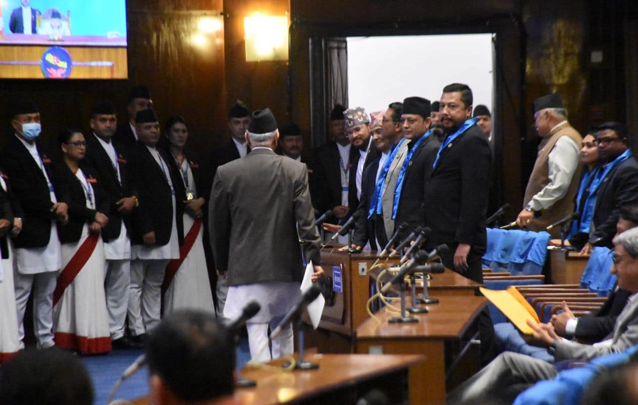 संसद्मा एमाले र रास्वपाबीच सवाल–जवाफ : ...अनि फर्किए प्रधानमन्त्री