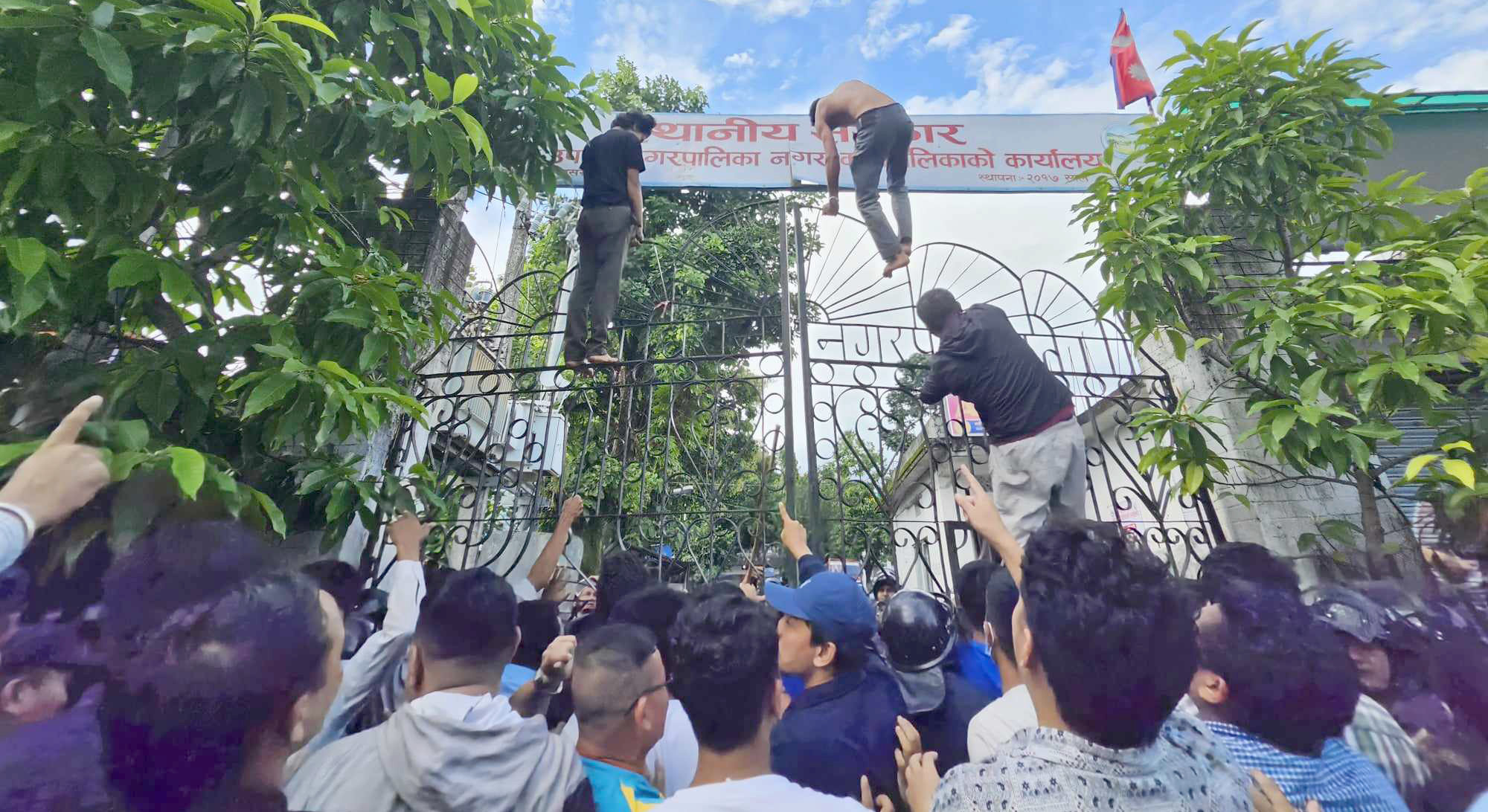 हर्क साम्पाङविरुद्ध किन भइरहेछ धरानमा आन्दोलन ? के हो महसुल विवाद ?