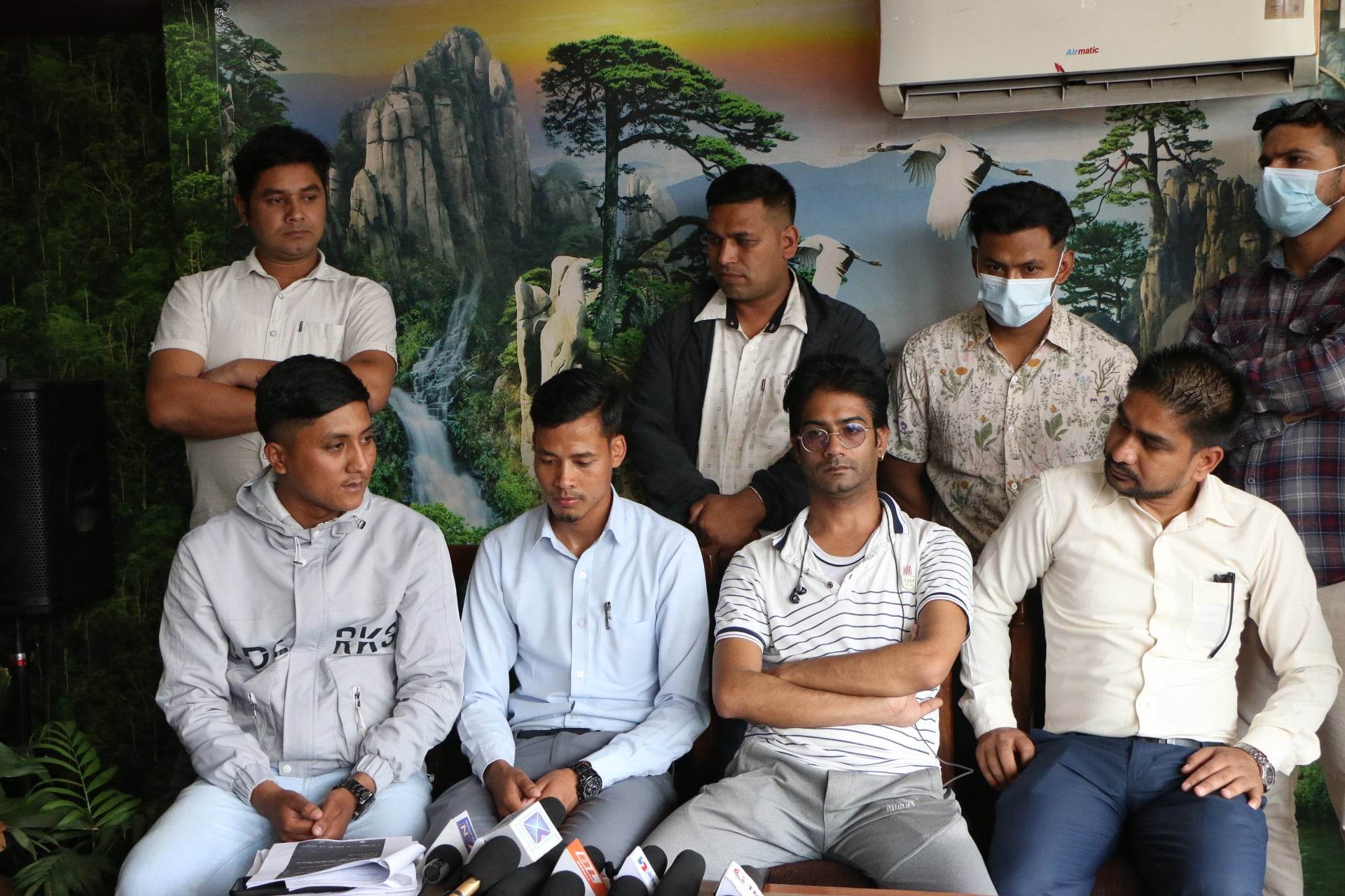 सिंगापुर लैजाने भन्दै ३९ जनाबाट १० करोड लिएर सुजन आचार्यले गरे ठगी