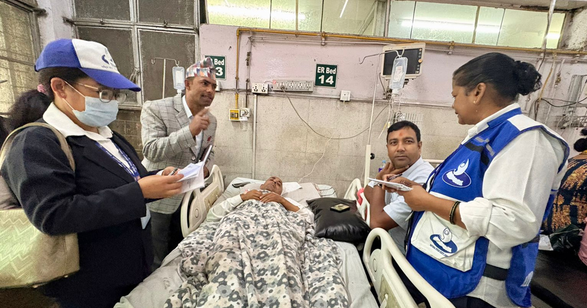 वीर अस्पताल पुगेर स्वास्थ्यमन्त्रीले भेटे दिक्तेलका मेयर