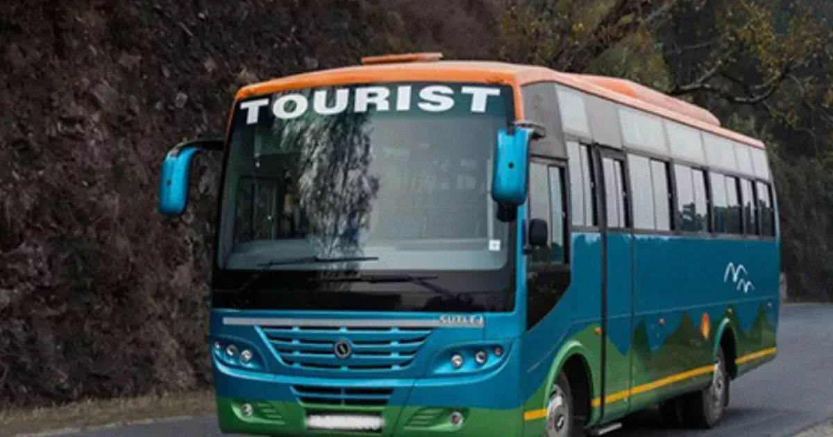 सार्वजनिक गाडी ठप्प भएपछि यात्री ओसार्दै पर्यटक बस