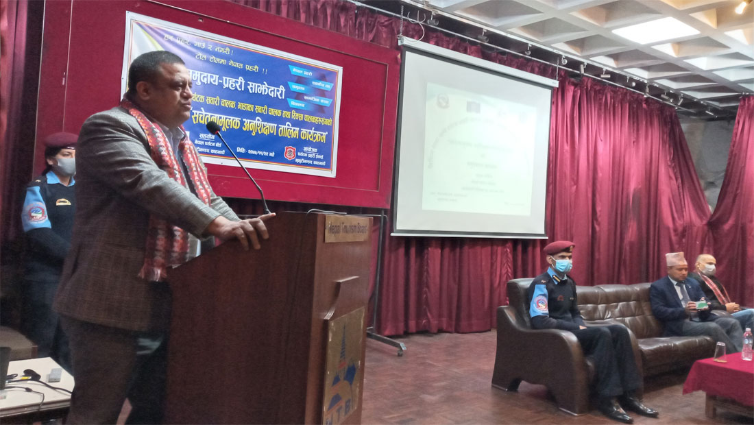 पर्यटक सवारीचालक तथा रिक्सा चालकलाई अनुशिक्षण