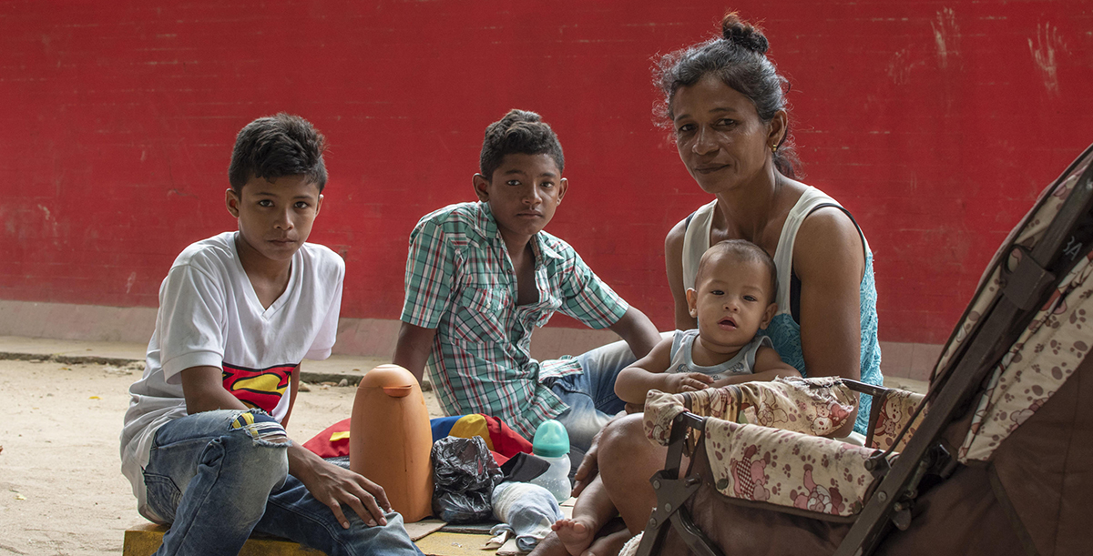 भेनेजुएलामा सानैदेखि संकटको सामना गर्न सिकाइन्छ