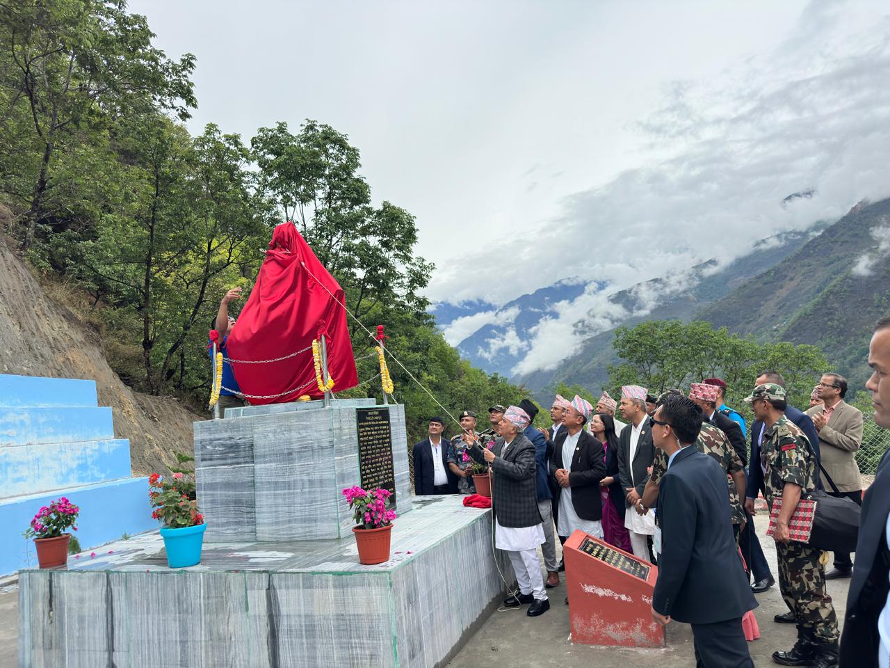 स्रष्टा र साहित्यकारलाई सम्मान र सहयोग गर्न समाज र सरकारले कन्जुस्याईँ गर्न हुन्न : राष्ट्रपति