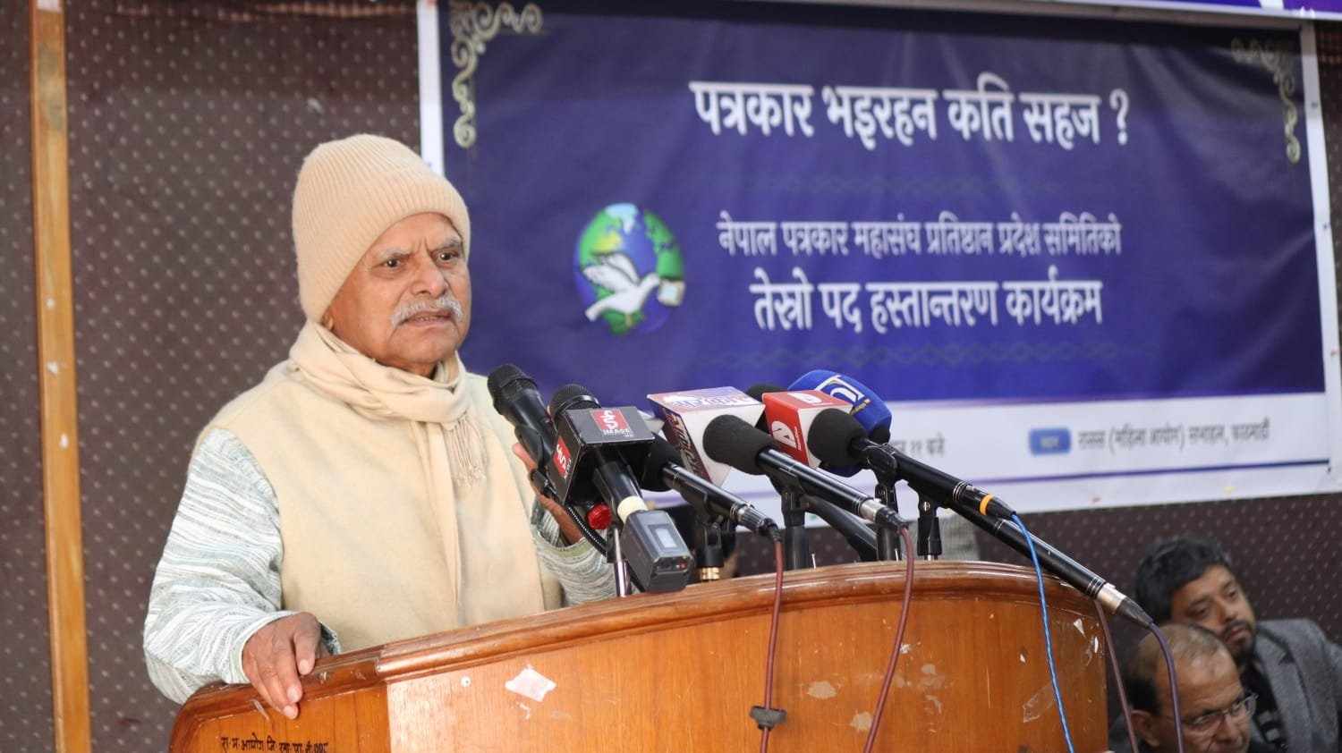 'संसारभर लोकतन्त्र क्षयीकरण हुँदै छ'