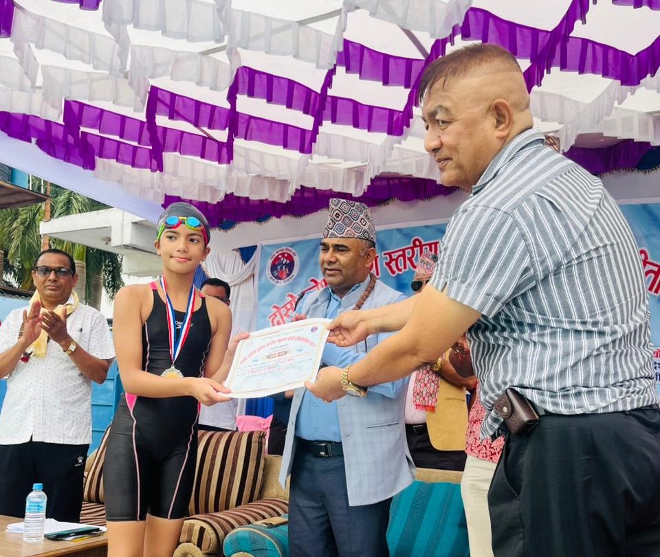 कोसी प्रदेशस्तरीय पौडी प्रतियोगितामा नौ वर्षीया आयुशाले जितिन् आठ पदक