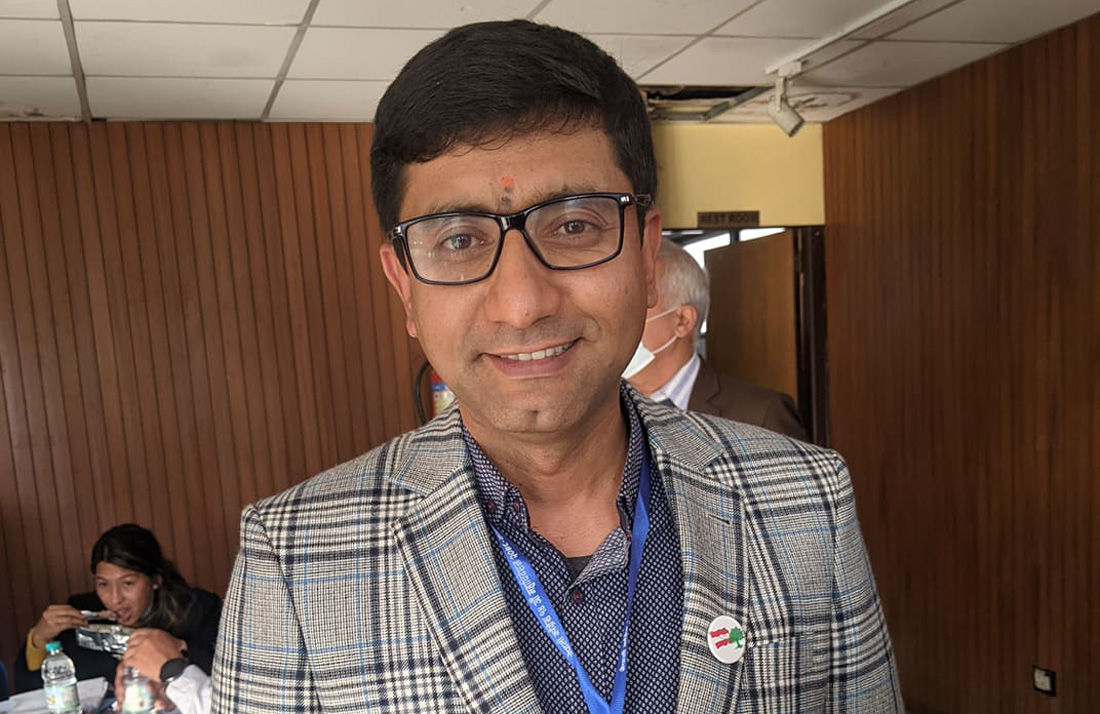 अजयबाबु सिवाकोटीको टिप्पणी–मोहन बस्नेतले हिंसात्मक अभिव्यक्ति दिँदा पनि टुलुटुलु हेरेर बस्नुपर्ने हो ?