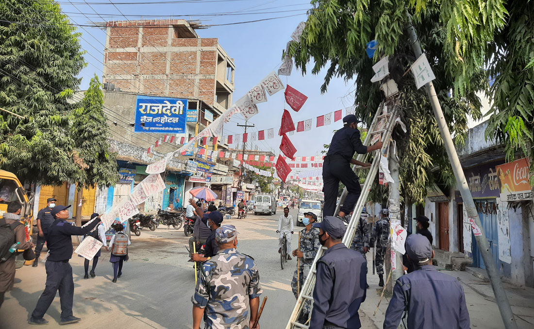 राजविराजमा निर्वाचन प्रचार सामग्री हटाइँदै