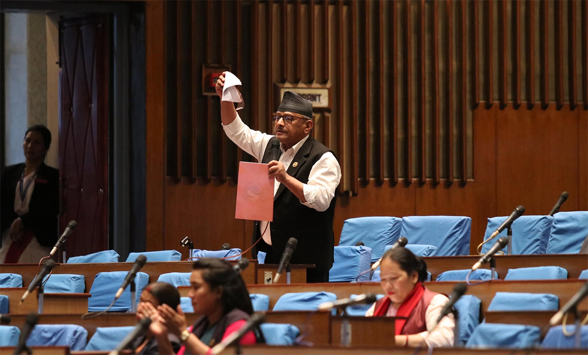 सांसद थापाले च्याते बजेट पुस्तिका