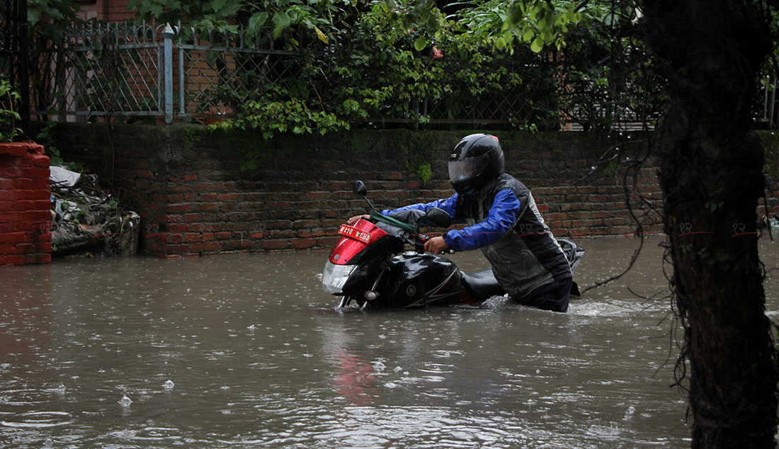 प्रधानमन्त्रीको सरकारी निवास क्षेत्रमै डुबान, यी हुन् सामान्य झरीमै डुबान हुने काठमाडौंका बस्ती 