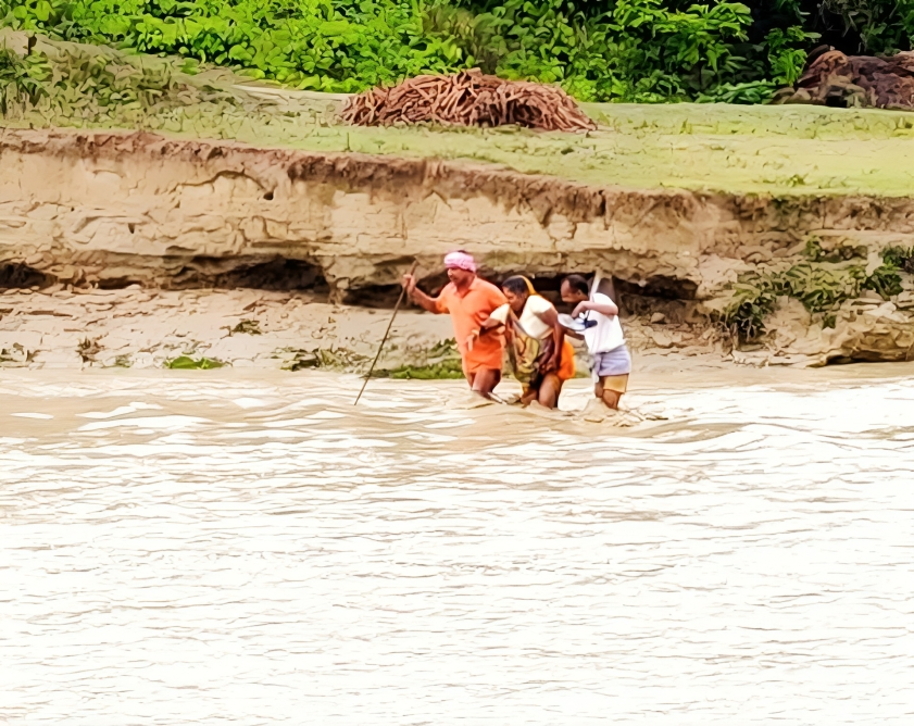 सिरहामा बाढीमा फसेकी महिलाको सकुशल उद्धार