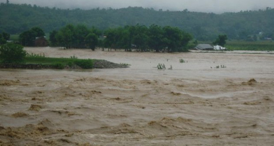 चुँदीखोलाको बाढीले पुलमा क्षति, यातायात अवरुद्ध