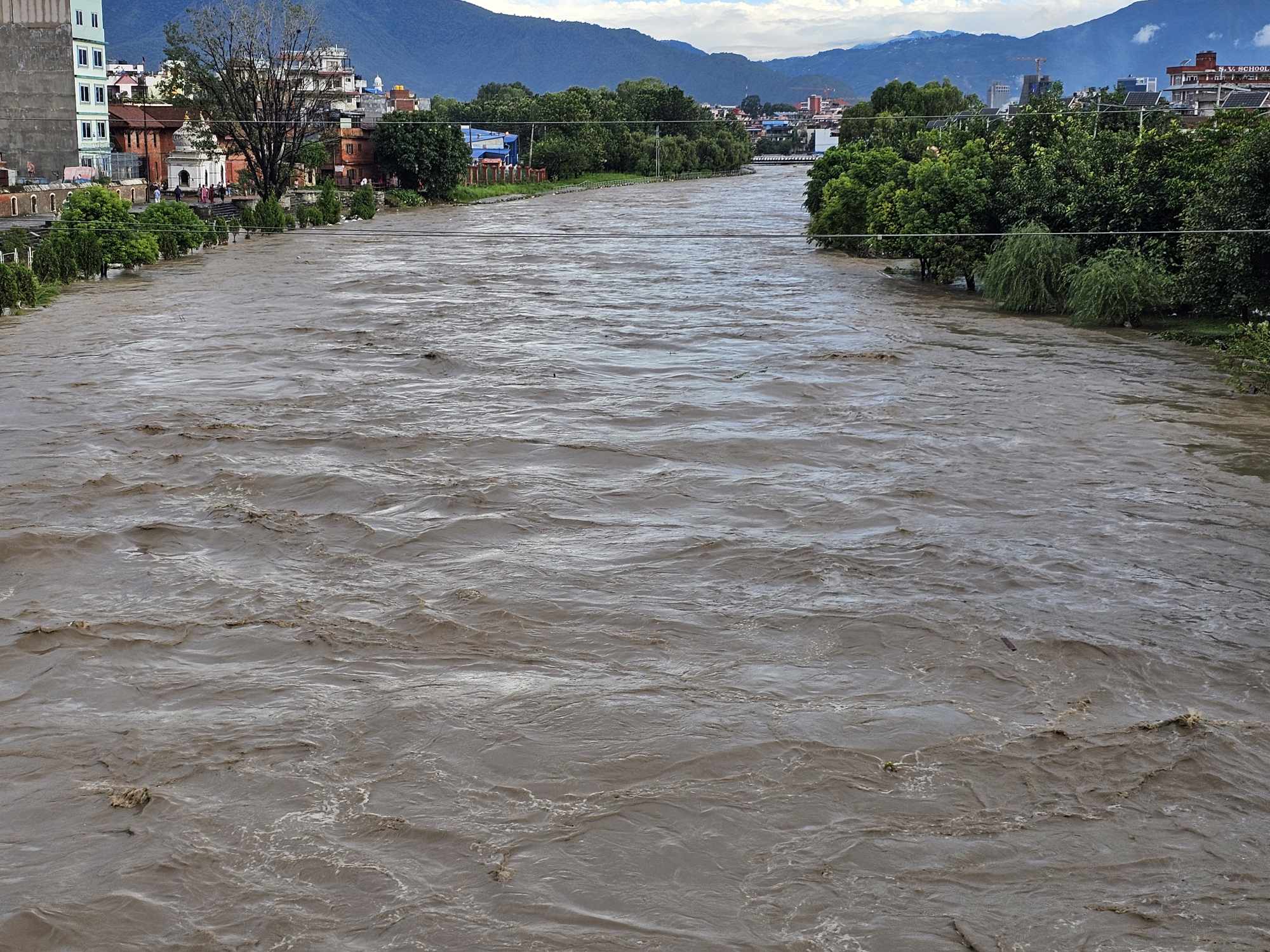 काठमाडौं उपत्यकाका अधिकांश नदी/खोलामा बाढी, नदी किनारका सडकबाट यात्रा नगर्न आग्रह 