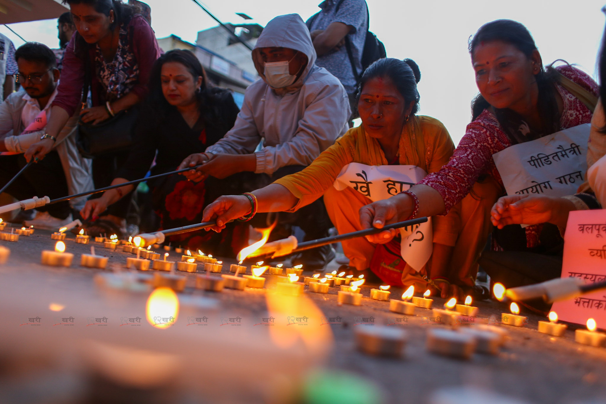 बेपत्ता पारिएकाको सम्झनामा दीप प्रज्वलन (तस्बिरहरू)