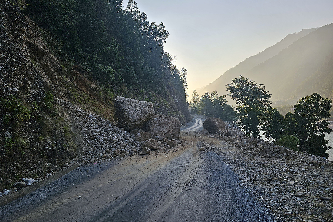 पहिरोले कालीगण्डकी करिडोर र मालढुंगा–बेनी सडक अवरुद्ध 