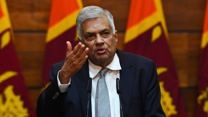 श्रीलंकामा संकटकाल घोषणा, प्रधानमन्त्री विक्रमासिंघे कार्यवाहक राष्ट्रपतिमा नियुक्त