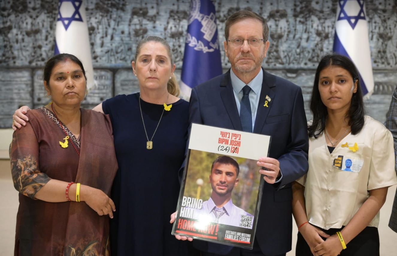 इजरायलका राष्ट्रपतिले विपिनको तस्बिर समातेर अन्तर्राष्ट्रिय समुदायलाई भने– परिवारको आवाज सुन्नुहोस्
