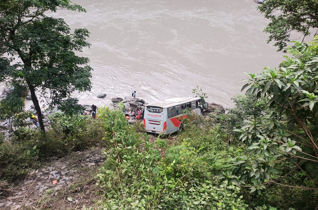 फिस्लिङ दुर्घटना :  उपचारका क्रममा चालकको मृत्यु