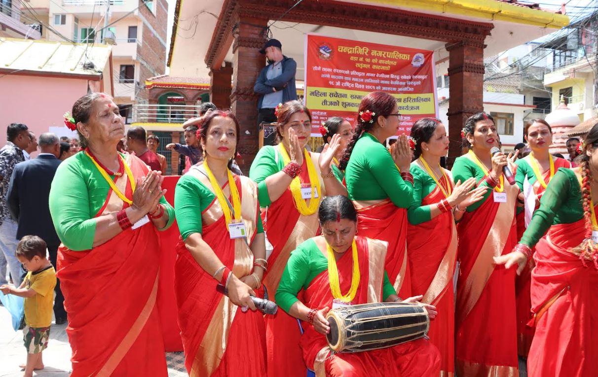 त्यही भएर रैछिन् मेरी बूढी सधैँ तर्किनी...    