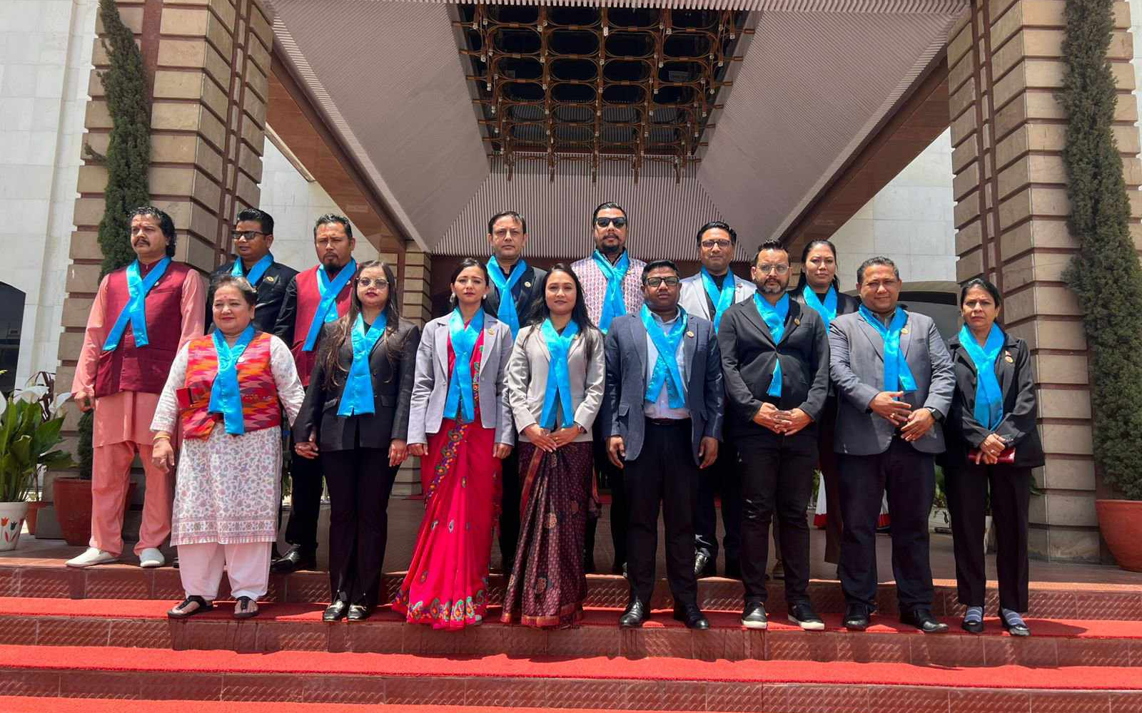 रास्वपा सांसदका गलामा निलो रिबन