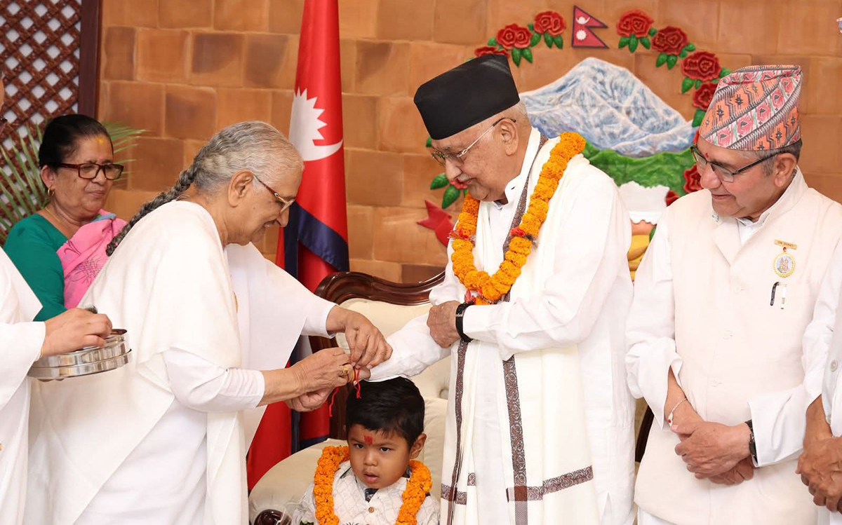 प्रधानमन्त्री ओलीले लगाए राखी