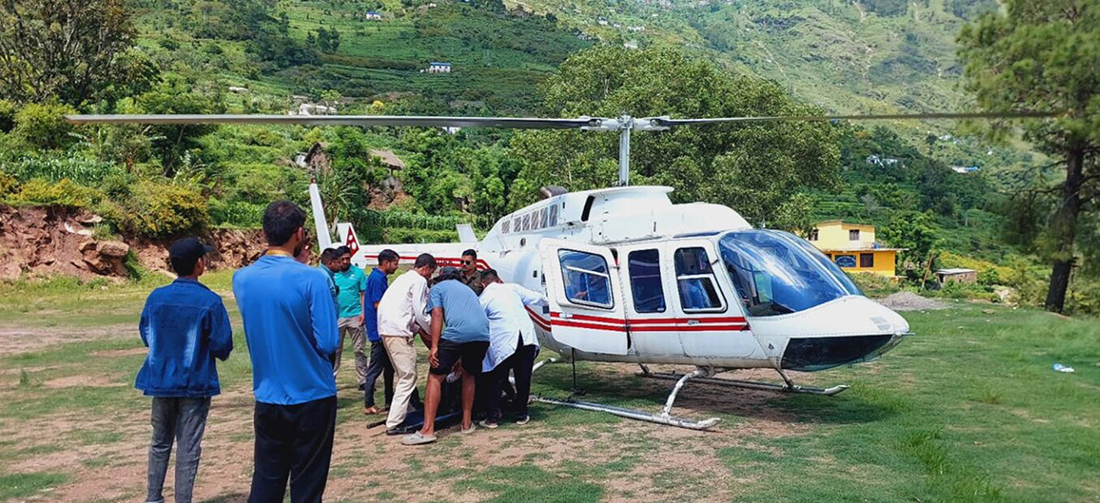 सर्पको टोकाइबाट घाइतेको हेलिकोप्टरमार्फत उद्धार