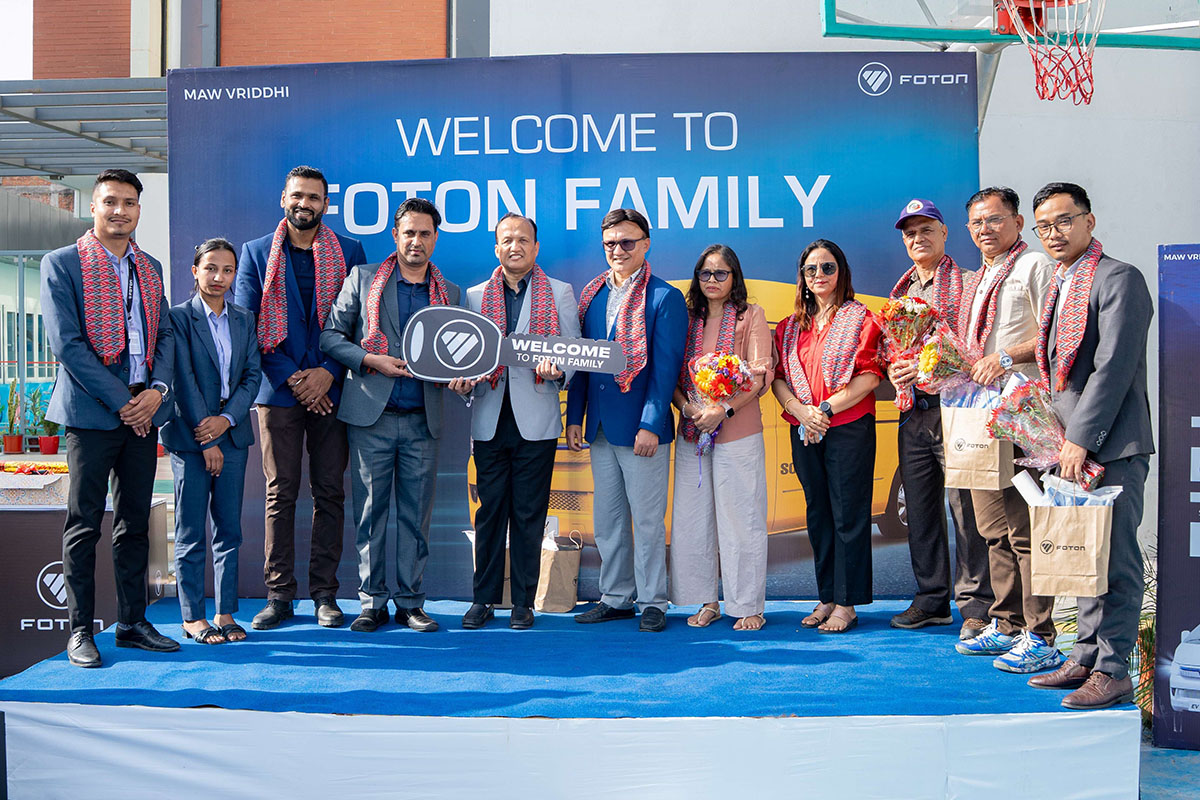 १३ वटा फोटोन माउन्टेन ईभी स्कुल भ्यान जेभियर इन्टरनेसनल स्कुललाई हस्तान्तरण