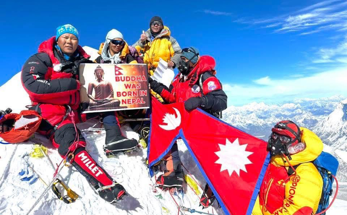 एकै परिवारका ६ जनाले गरे मकालु हिमाल आरोहण