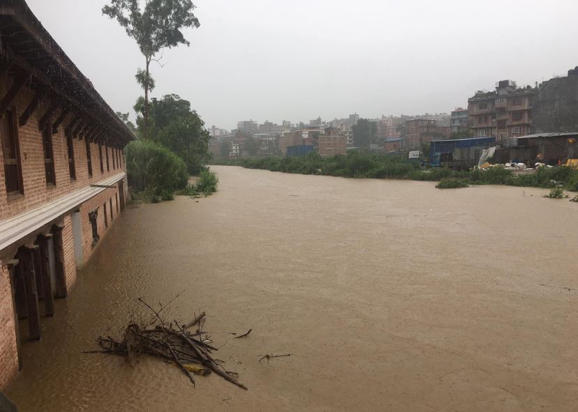 भक्तपुर, दोलखा र सिन्धुपाल्चोकमा भारी वर्षा