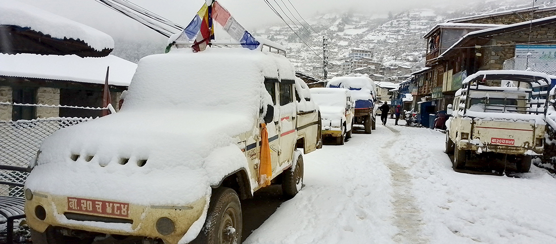 हुम्लामा हिउँले ढाकियो सवारीसाधन