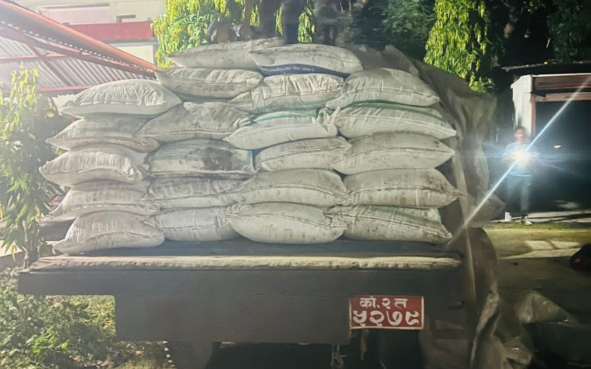 १३२ बोरा चिनीसहित ट्याक्टर नियन्त्रणमा