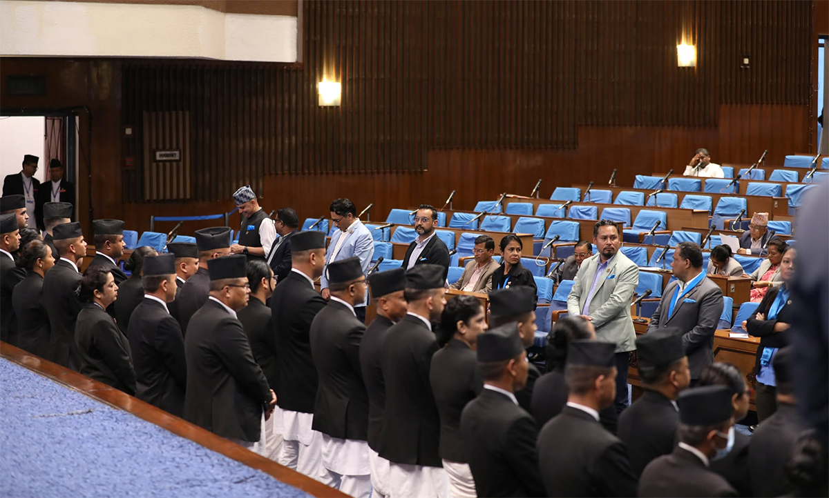 प्रतिनिधिसभामा रास्वपा : प्रतिपक्षको पालोमा भित्र, सत्तापक्ष बोल्दा बाहिर