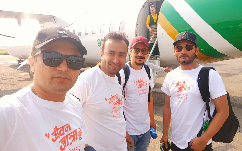 मोफसल यात्रामा ‘जात्रै जात्रा’ को टोली