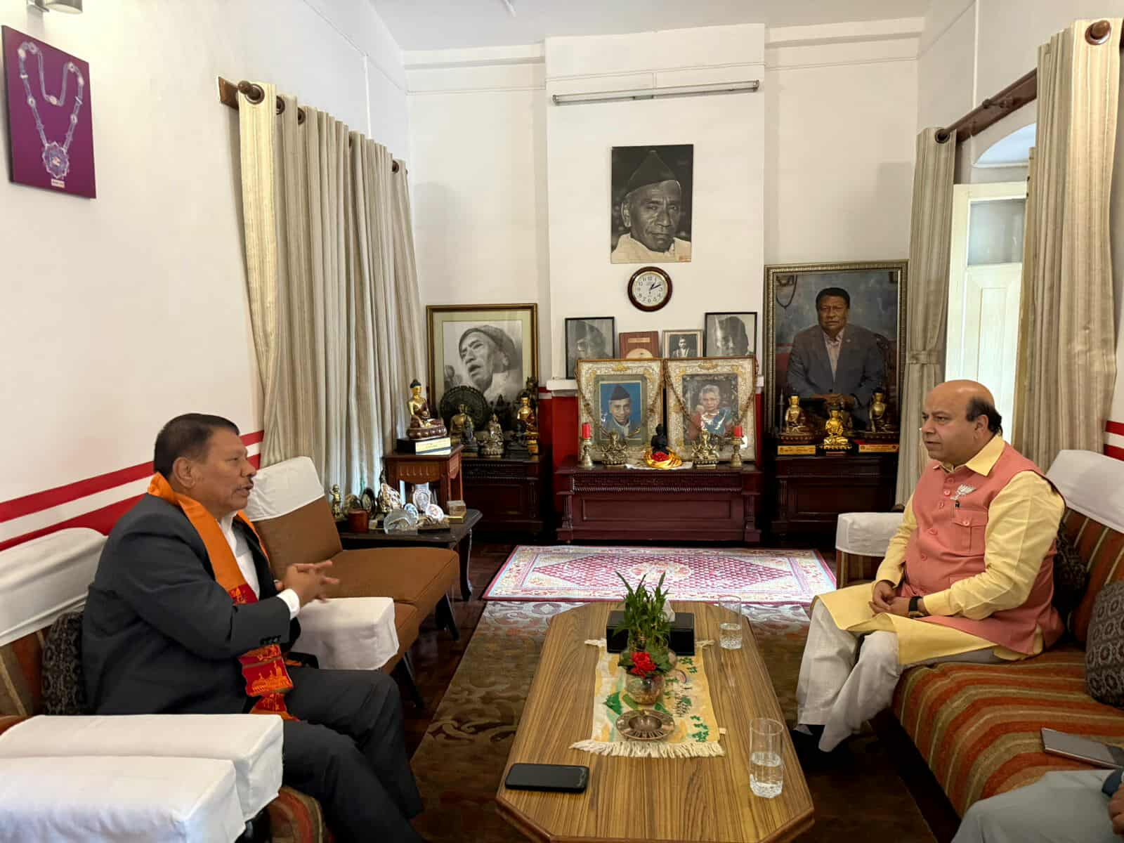 भाजपा नेता विजय जोलीले भेटे उपप्रधानमन्त्री सिंह