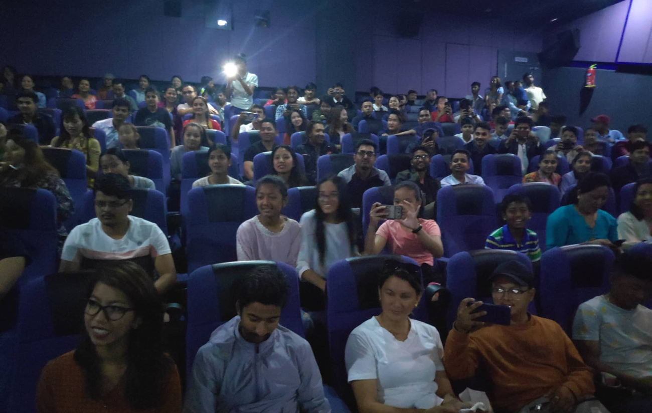 ‘जात्रै जात्रा’को टोली पोखरेली दर्शकसँग