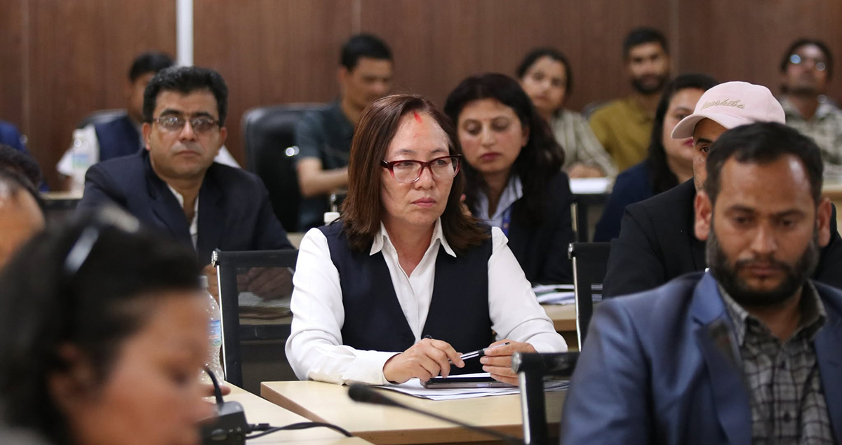 सरकारलाई निजामती कर्मचारीको ७२ घण्टे अल्टिमेटम, यस्ता छन् १० बुँदे माग