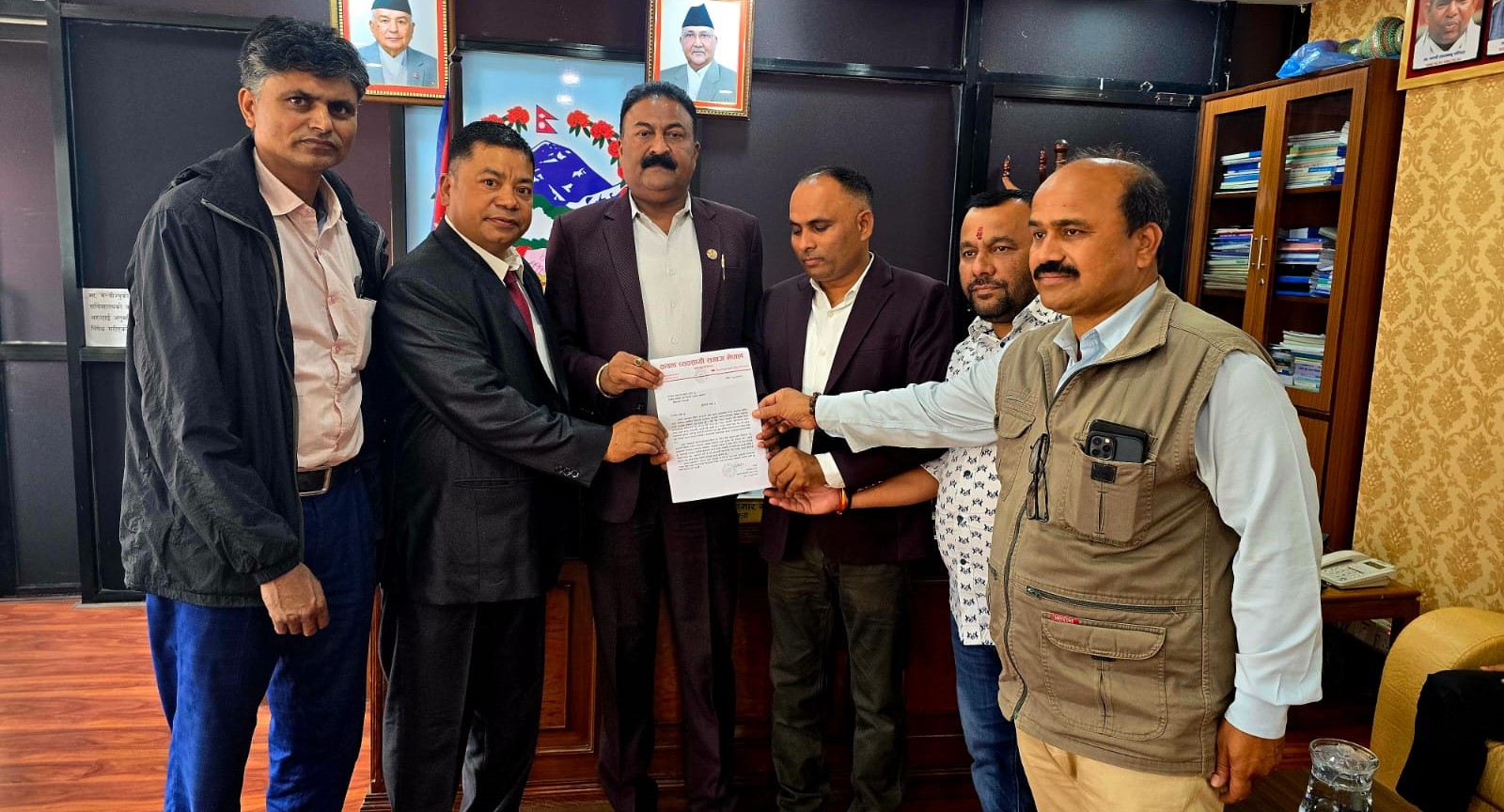 कवाड व्यवसायमाथि डोजर चलाउँदाको क्षतिबारे मन्त्री गुप्तालाई ‘ब्रिफिङ’