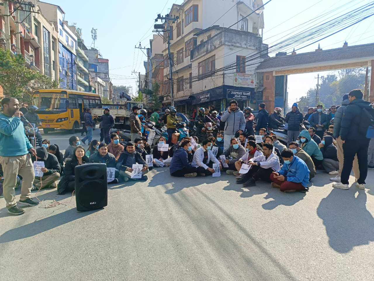 आन्दोलनरत चिकित्सक र केएमसी अस्पतालबीच वार्ता जारी