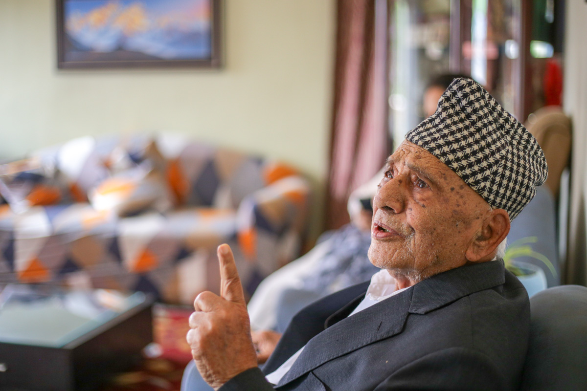 ९८ वर्षीय वरिष्ठ अधिवक्ता कृष्णप्रसाद भण्डारीका नजरमा न्याय : वकिल पढ्दैनन्, न्यायाधीश सुन्दैनन्, बुझ्दैनन्