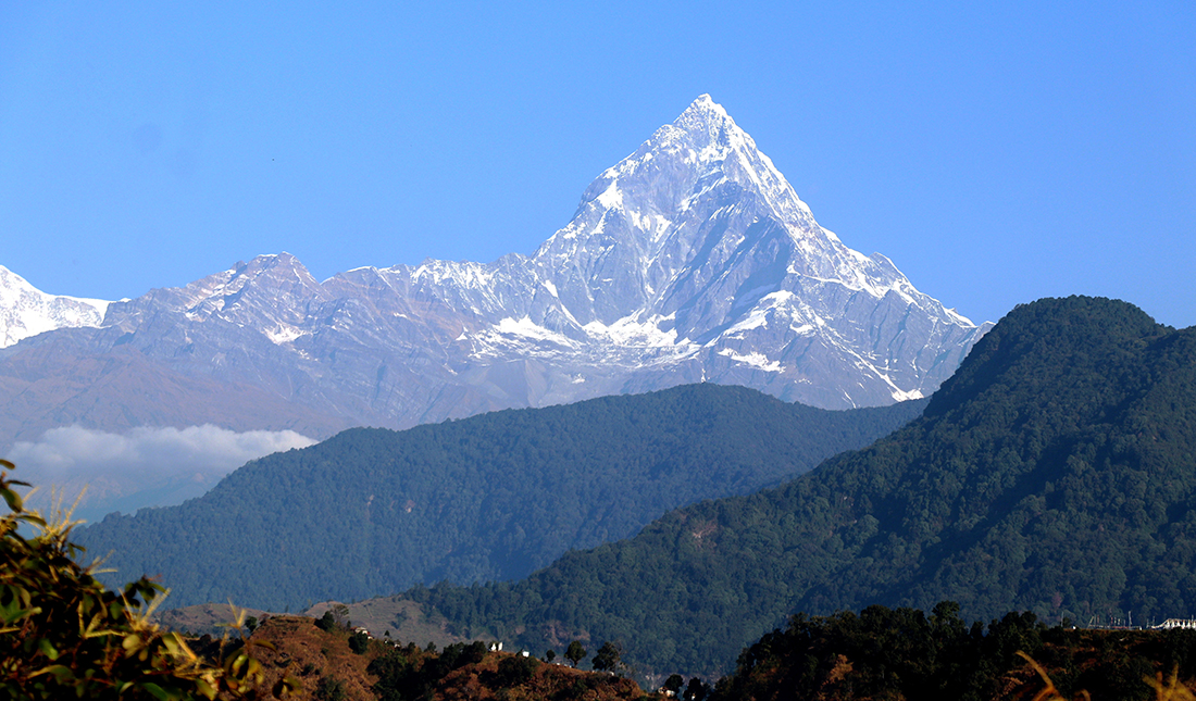 मनमोहक माछापुच्छ्रे