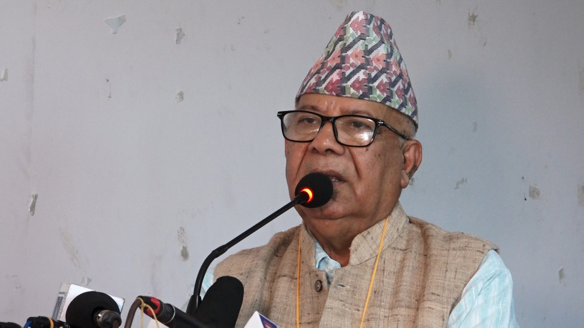 चुनौतीको सामना गर्ने हो, मैदान छोड्ने होइन : माधव नेपाल