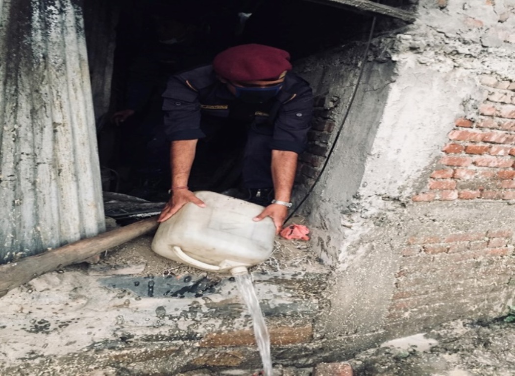 गोकर्णेश्वरमा ११ हजार लिटर अवैध मदिरा नष्ट