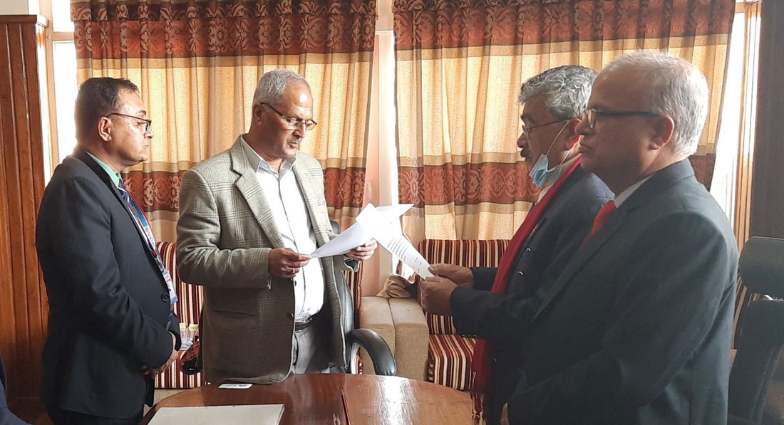 महालक्ष्मी लाइफको अध्यक्षमा शर्मा, बिमा समिति अध्यक्षले गराए शपथ