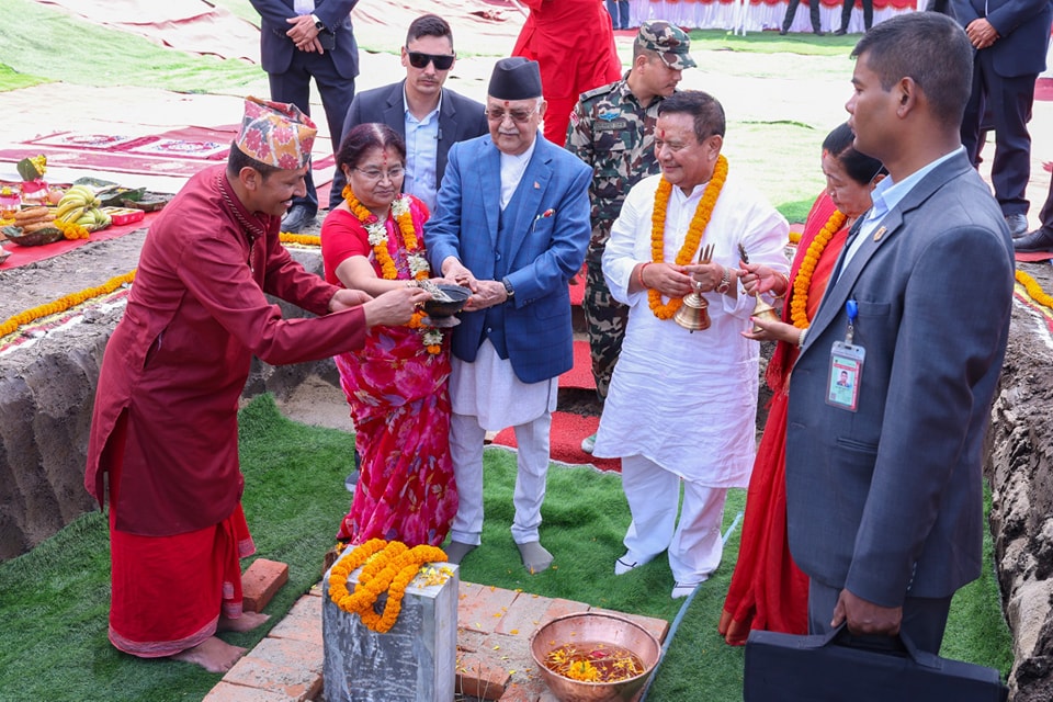 १० रोपनी १४ आना जग्गासहित एमालेको पार्टी कार्यालय भाटभटेनी अध्यक्ष मीनबहादुर गुरूङले बनाइदिने 